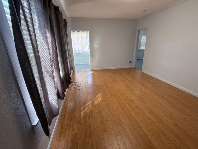 Building Photo - 4630 Melrose Ave