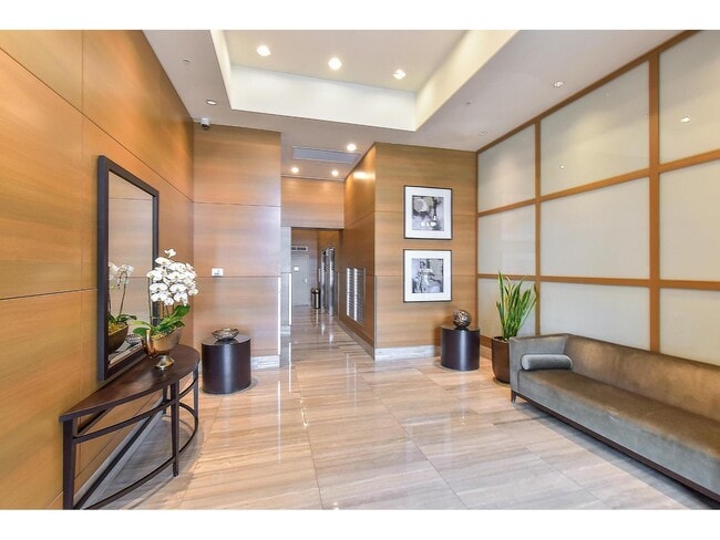 Photo du bâtiment - 15152 Russell Ave