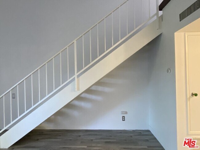 Building Photo - 5460 White Oak Ave