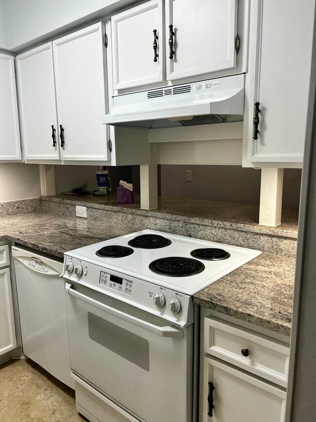 Building Photo - 301 Harbor Heights Dr