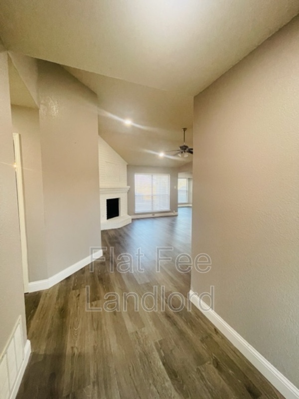 Building Photo - 1036 Chimney Ct