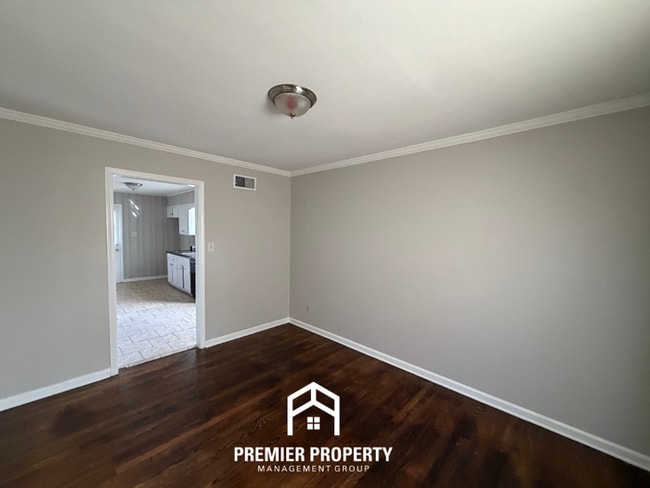 Photo - 1744 Myrna Ln House