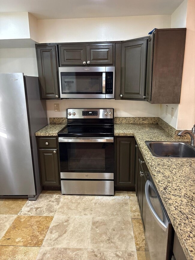 Building Photo - 2741 S Oakland Forest Dr