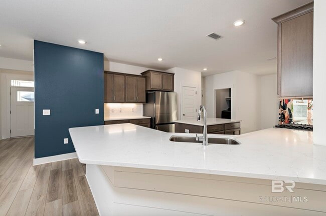 Building Photo - 231 Bronze St