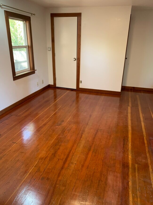 Foto del edificio - 18300 Clayton Ave