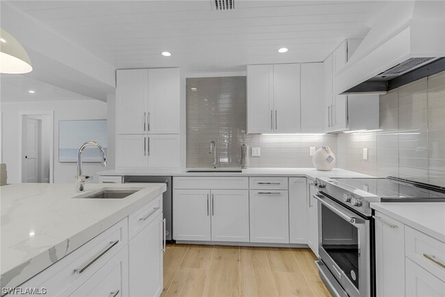 Building Photo - 1575 Pelican Ave