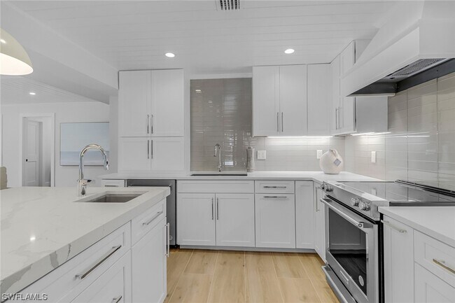 Foto del edificio - 1575 Pelican Ave
