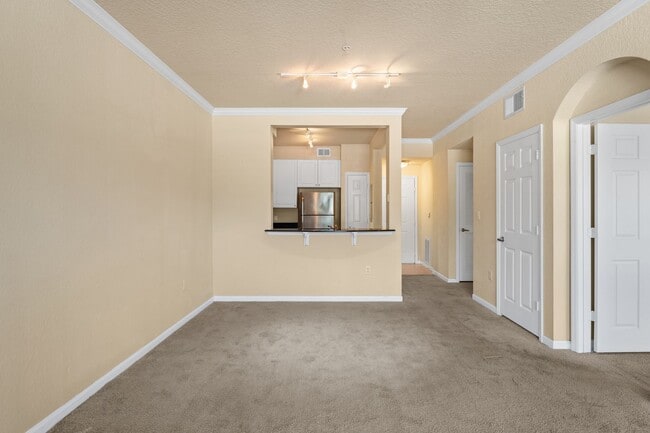 Building Photo - Gated Community!