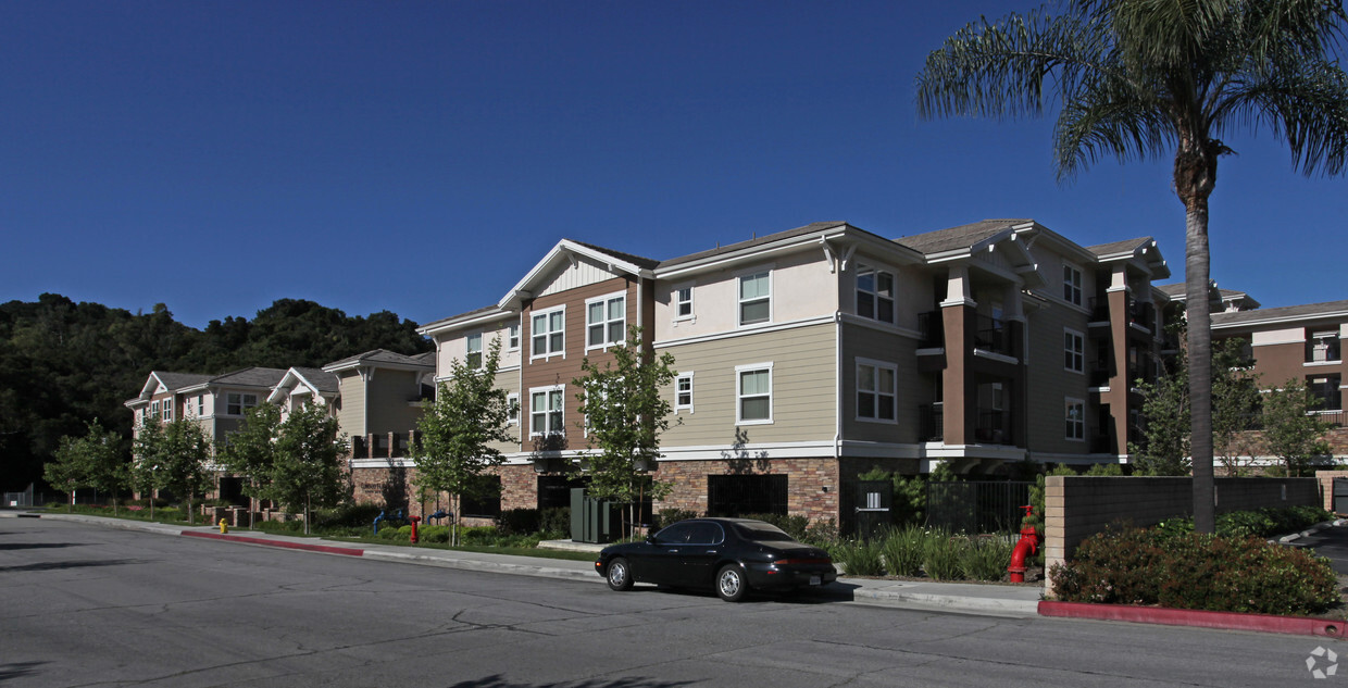 Building Photo - Elwood Family Apartments