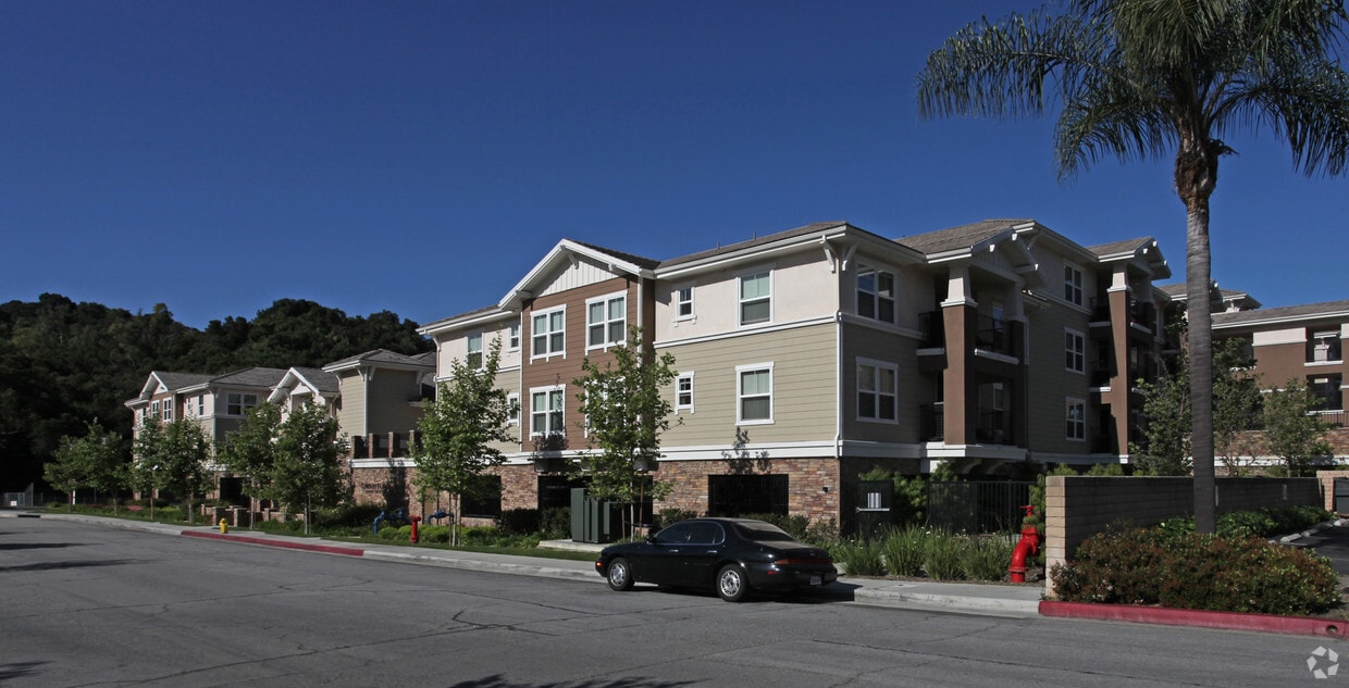 Building Photo - Elwood Family
