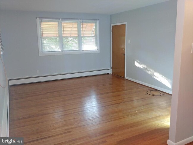 Building Photo - 8113 Ryers Ave