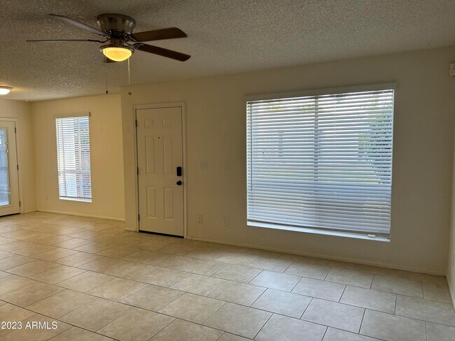 Foto del edificio - 13244 N 3rd St