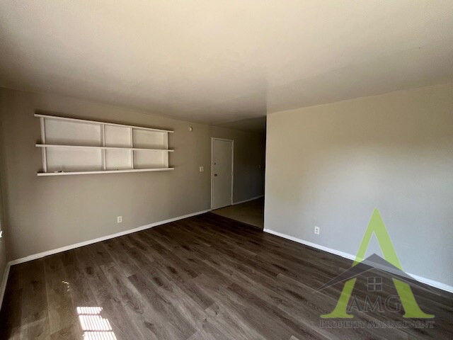 Foto del edificio - 6414 Meadowlark Dr