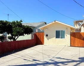 Building Photo - 494 Meek Ave