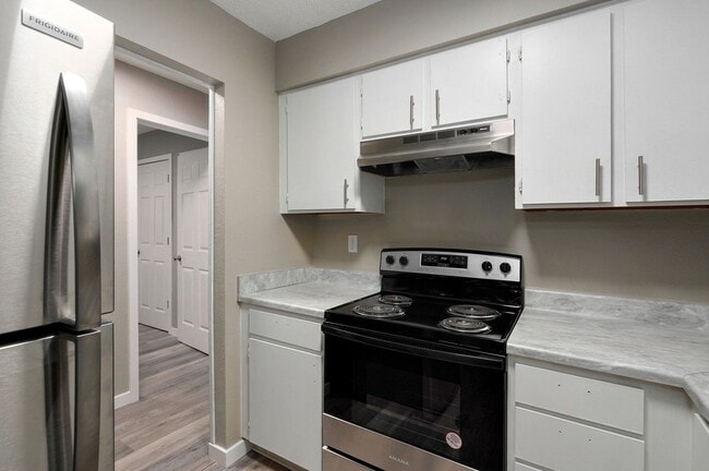 Foto del edificio - 2 BEDROOM 1 BATHROOM APARTMENT FOR RENT