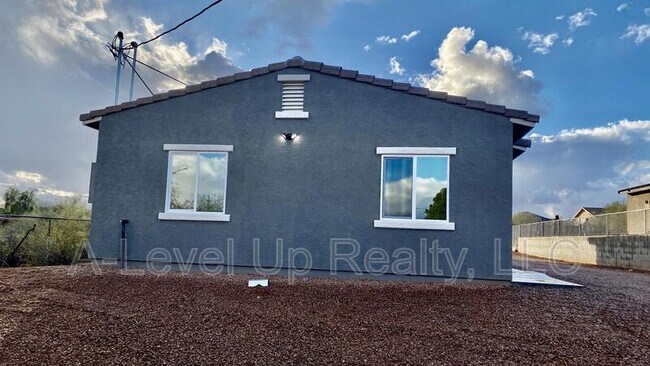 Foto del edificio - 1310 S San Jacinto Dr