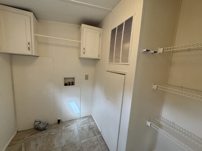 Building Photo - 157 Conover St