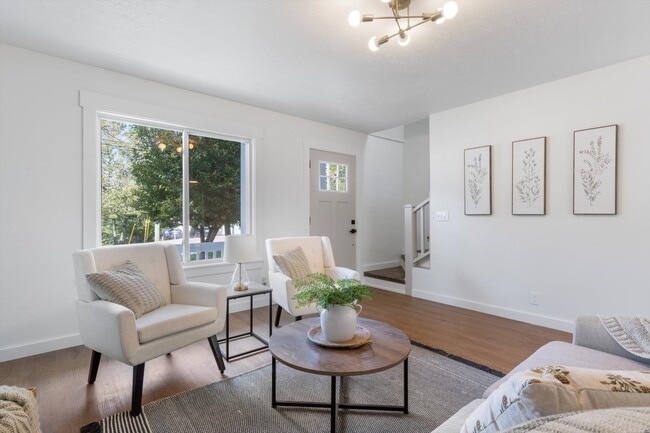 Foto del edificio - 510 Hidden Hill Dr