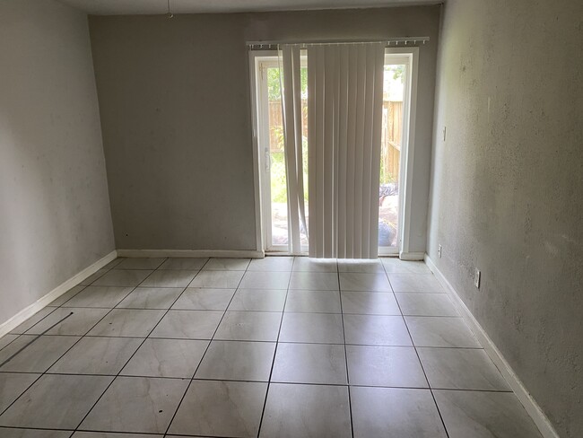 Foto del edificio - 8019 Beech Cove Ln