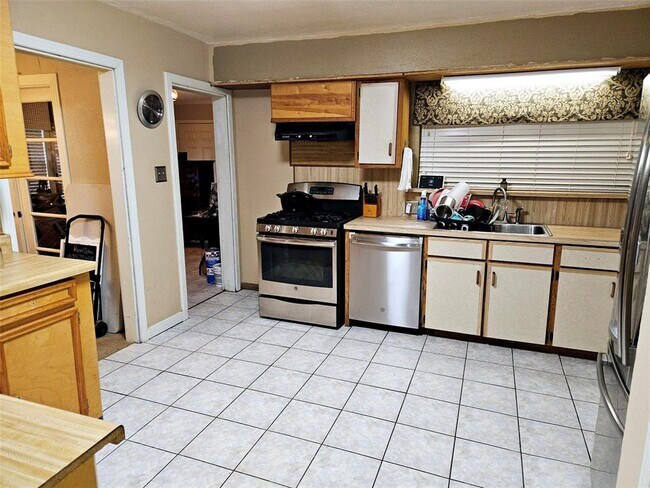 Building Photo - 6903 Kingsway Dr