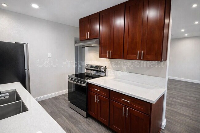 Foto del edificio - 247 N Capitol Ave