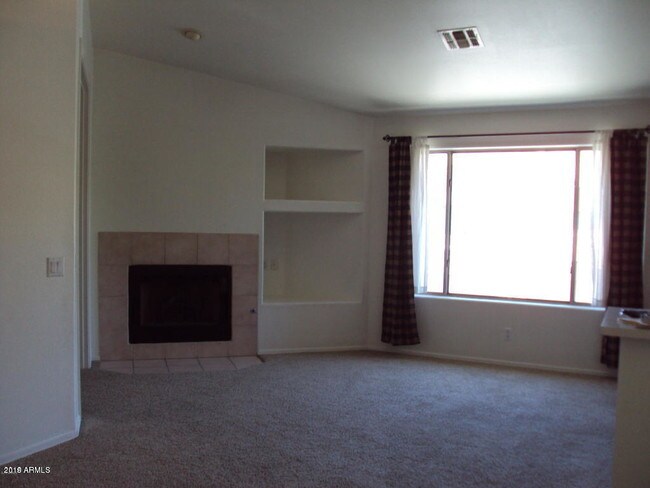 Foto del edificio - 7550 E Earll Dr