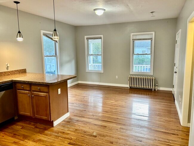 Building Photo - 20 Martin St