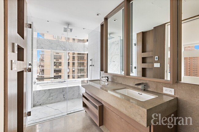 Foto del edificio - 176 E 82nd St