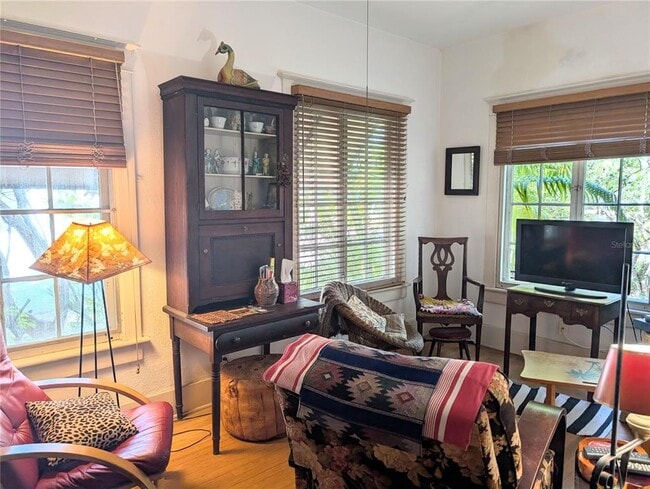 Foto del edificio - 1701 Siesta Dr