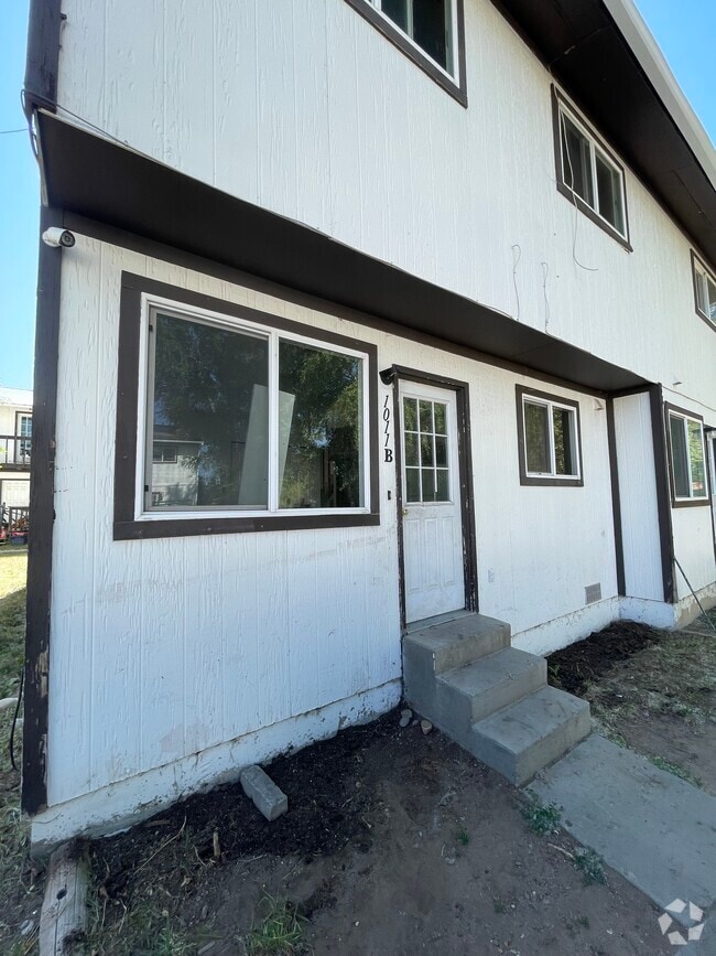 Building Photo - 1011 W Denver Ave