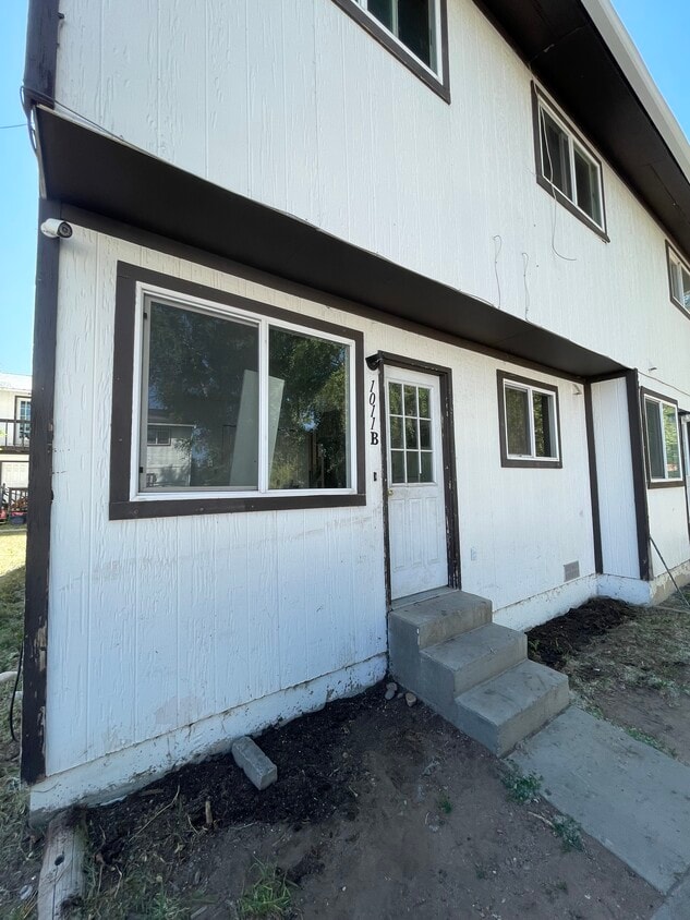Primary Photo - 1011 W Denver Ave