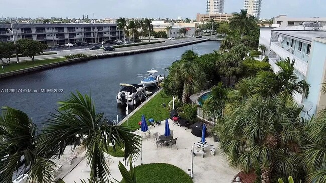 Building Photo - Nice Apartment in Hallandale Beach