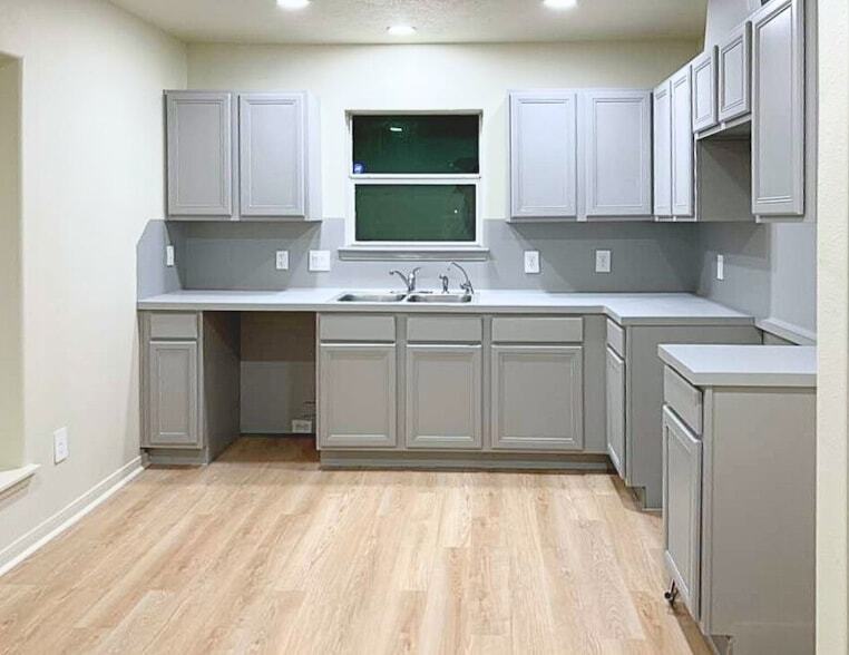 Building Photo - 5203 Panay Park Dr