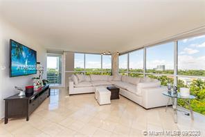 Building Photo - 2025 Brickell Ave