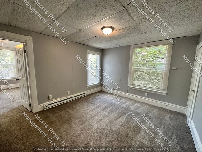 Building Photo - Northwest One Bedroom Unit close GVSU and ...