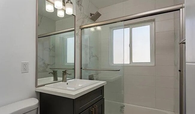 Foto del edificio - High-End Living in a Prime Area