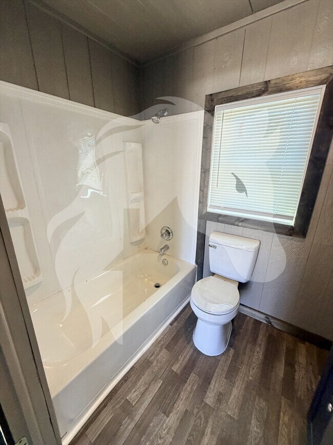 Foto del edificio - "Charming Studio Retreat at 334 1/2 South Pine Street, Ponca City!"