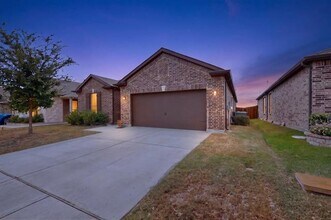Building Photo - 600 Bronze Forest Dr