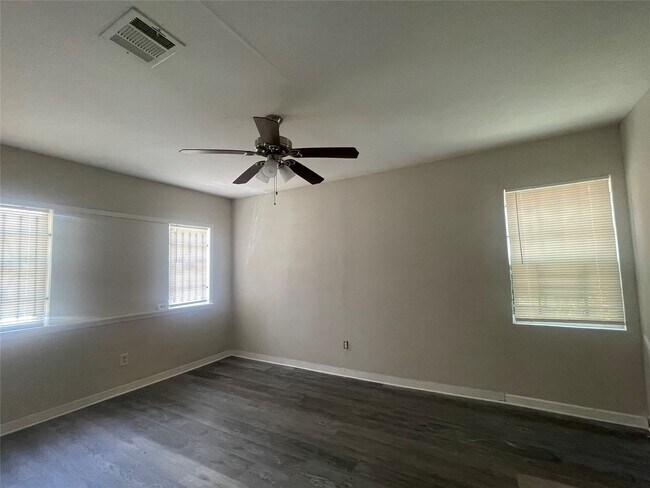 Foto del edificio - 10509 Fairland Dr