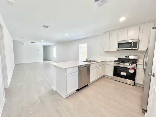 Building Photo - 3019 Mallorca Dr