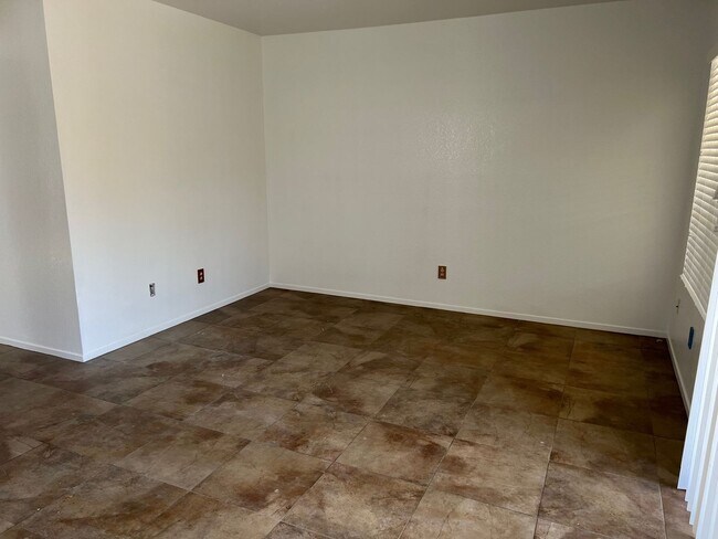 Foto del edificio - Nice 3 Bedroom 2 Bath Single Story