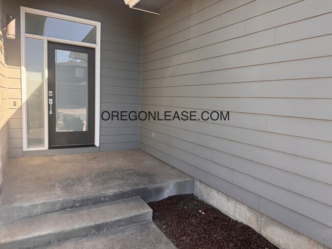 Foto del edificio - 3 Bedrooms | 2 Bathrooms | 1,800 Sq. Ft. |...