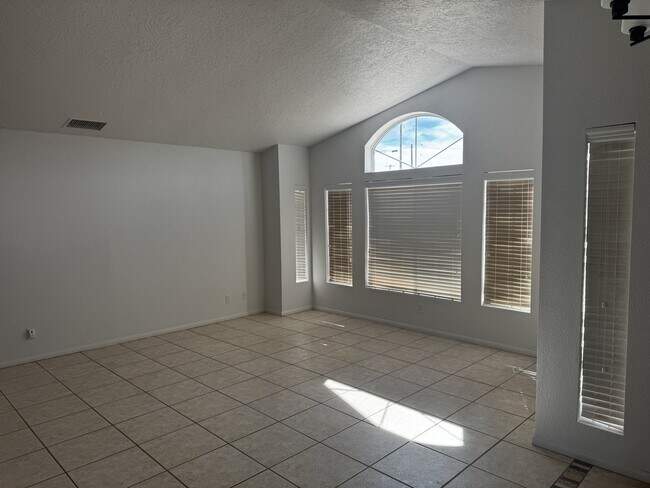 Foto del edificio - 9191 White Rd