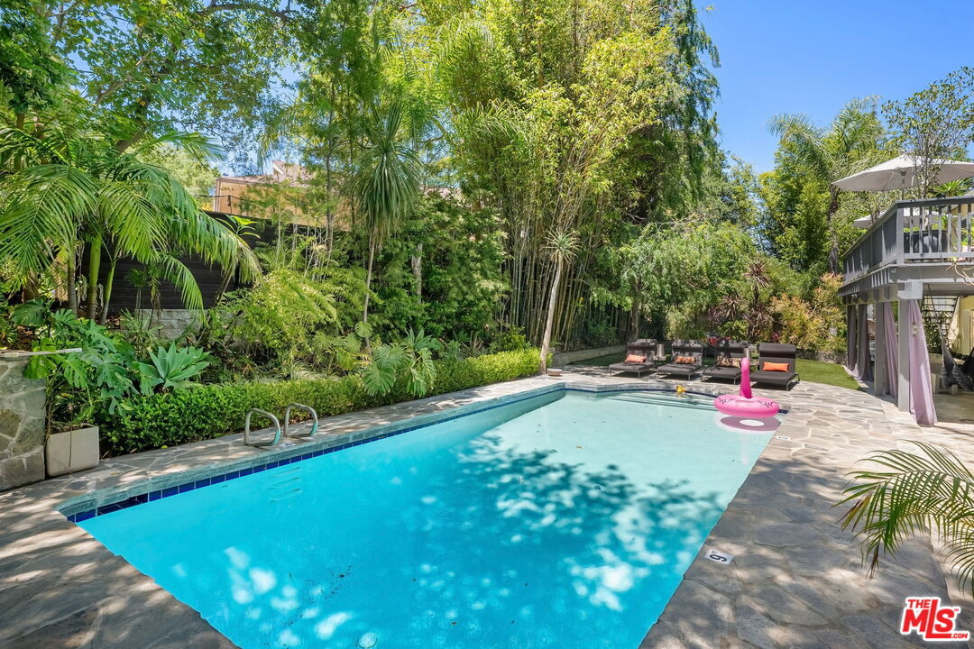 Foto principal - 16684 Calneva Dr