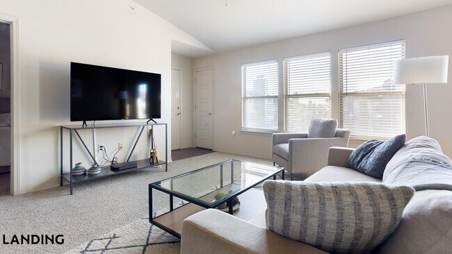 Foto del edificio - 701 W 101st Pl S