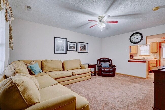 Building Photo - 3410 Zinnia Dr