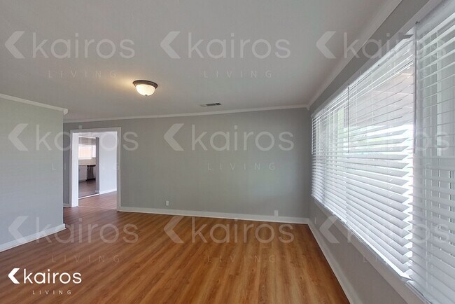 Foto del edificio - 4417 Brown Ave.