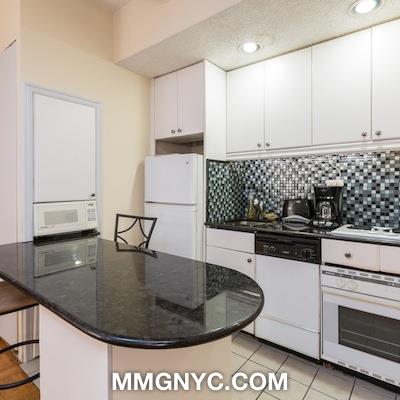 Foto del edificio - 150 W 51st St