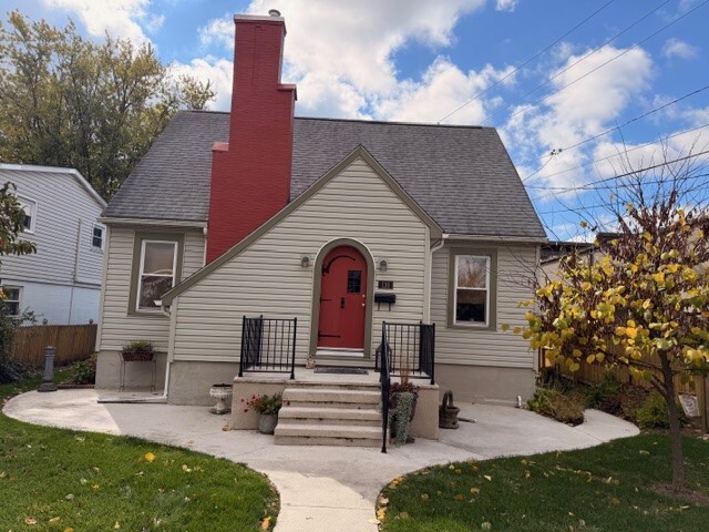 frente - 110 Lowell Ave