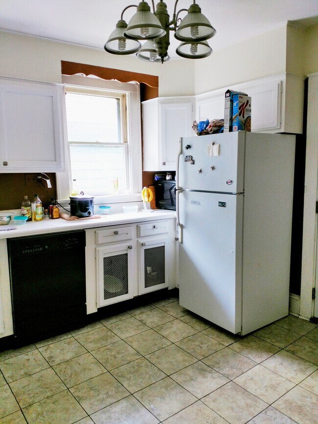 lavavajillas en la cocina - 552 Park Ave